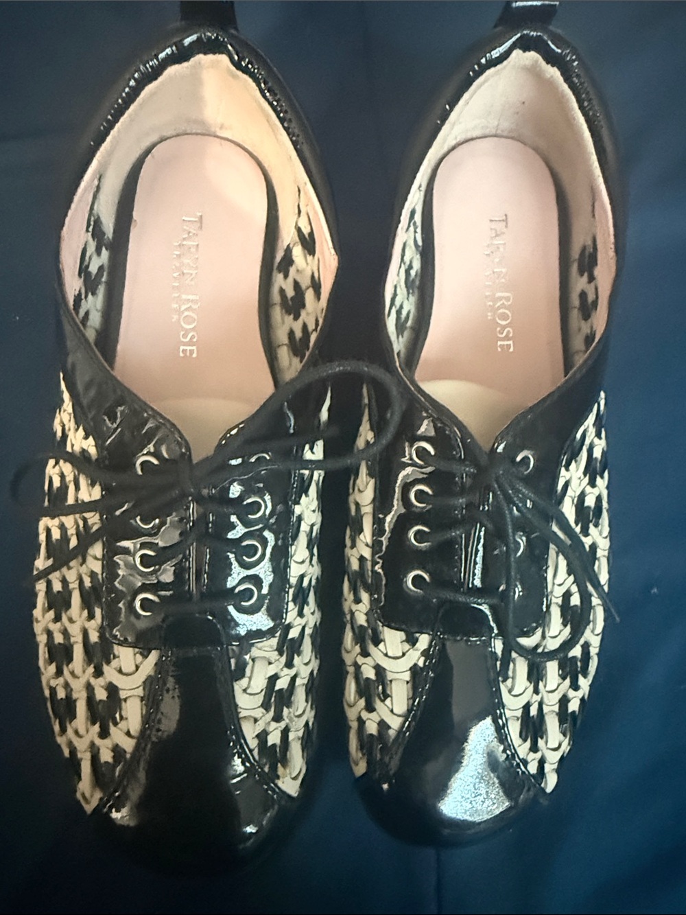 Taryn Rose Black and Cream Woven Lace-Up Oxfords